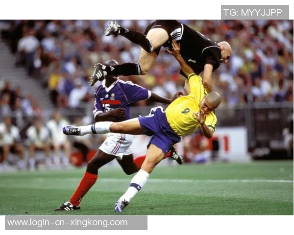 进击的足球球员：从草根到巨星的奋斗与荣耀之路